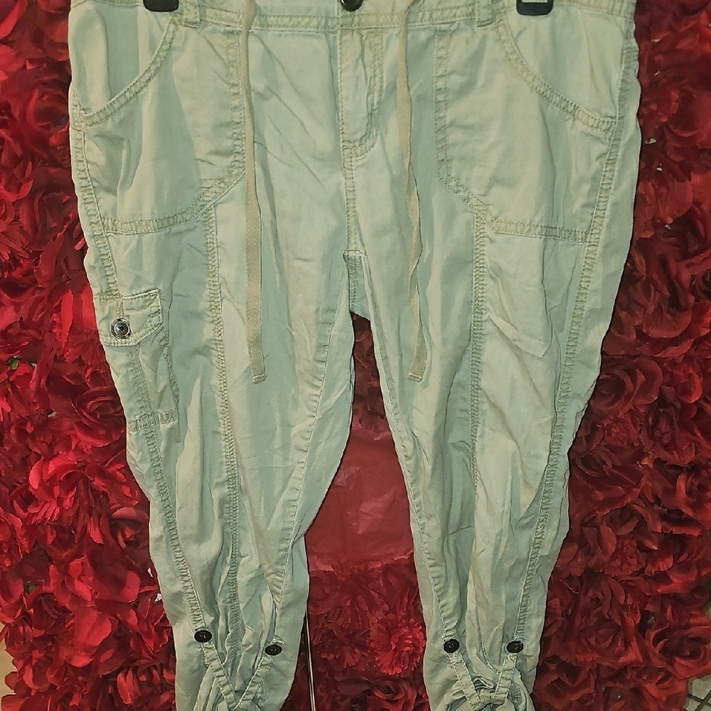 Mudd Junior's Olive Green Cargo Capri Pants Size 13